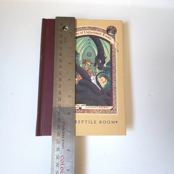 A Series of Unfortunate Events: The Reptile Room Hard Cover Book #2 - Picture 5 of 5